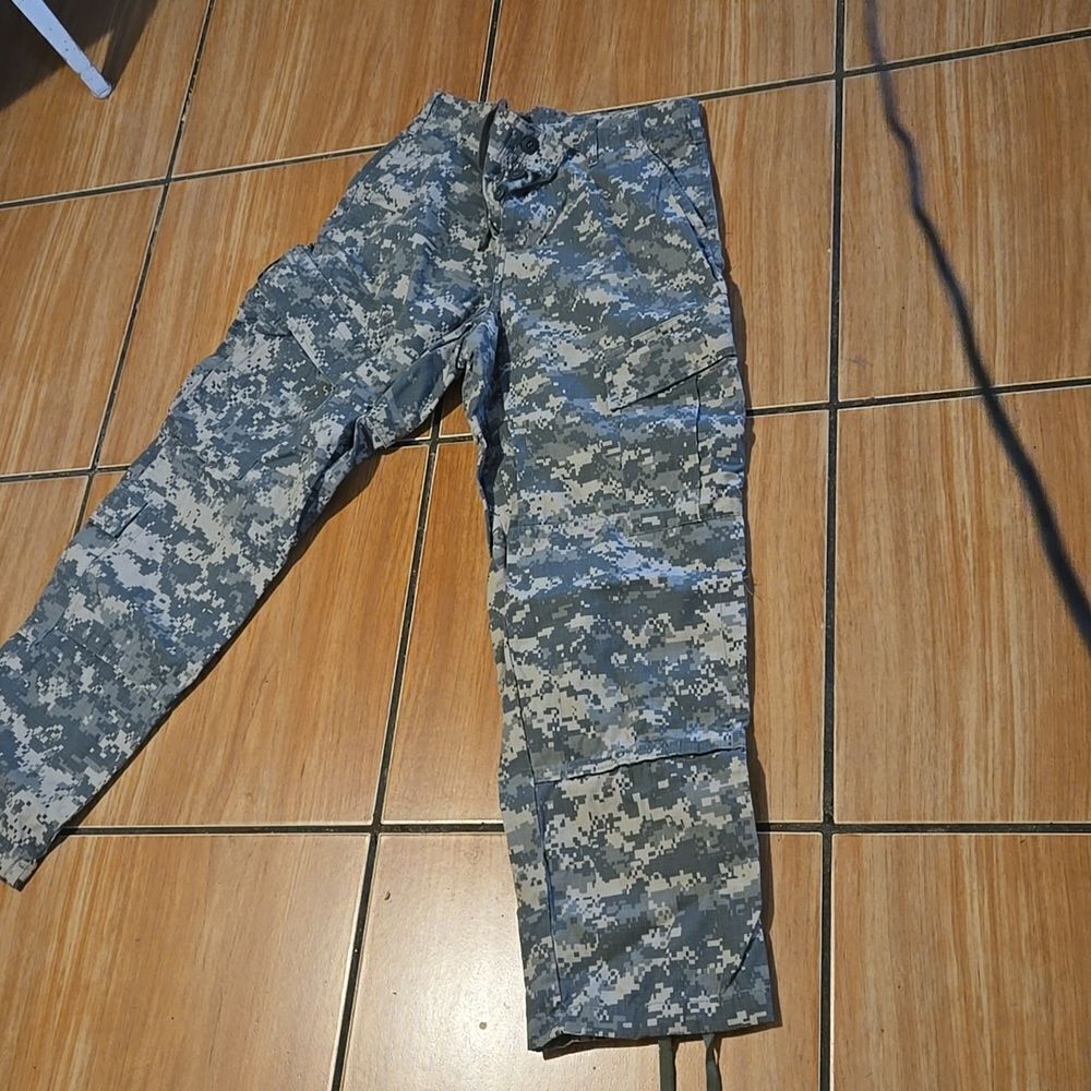 Army Combat uniform pant small  Women's Green